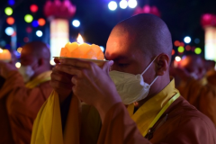 Đêm hoa đăng vía Phật A Di Đà 2021 tại chùa Hoằng Pháp